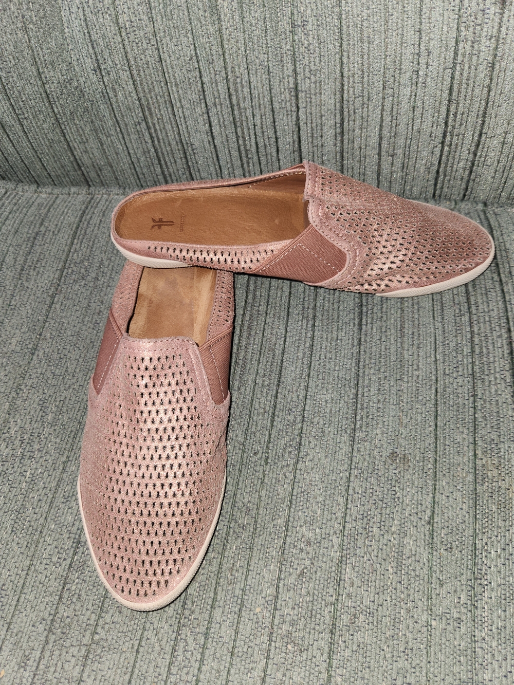 🍉FRYE AND CO. Pink Perforated Slip-On Mules